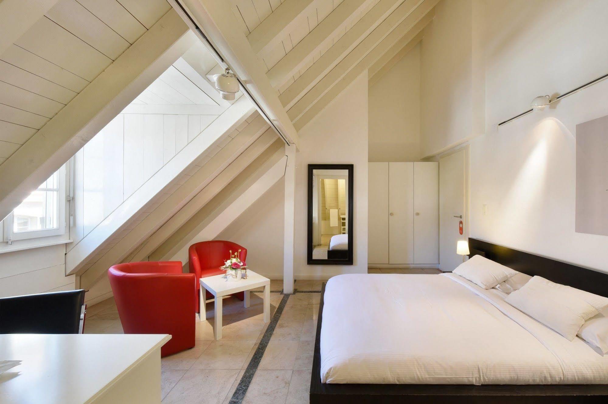 L'Hotel By Hostellerie Du Chateau Rolle Exterior photo